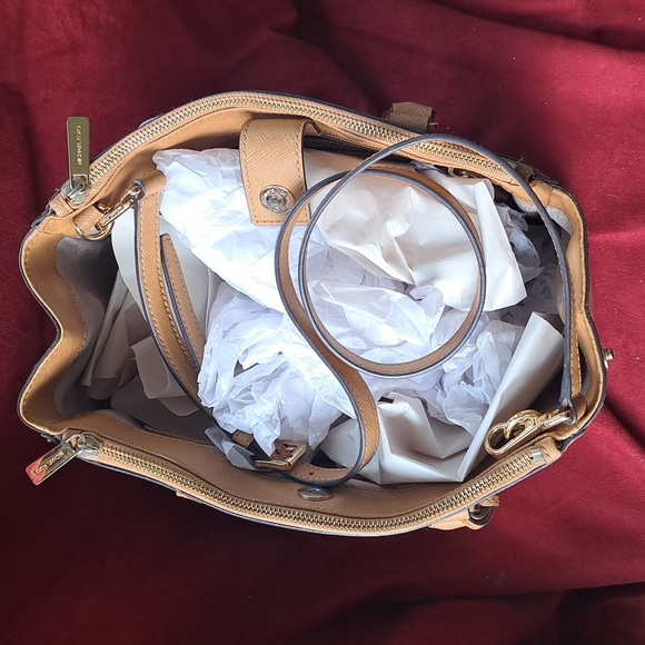 Michael Kors LightTan Crossbody/Satchel GREAT CONDITION - Picture 5 of 9